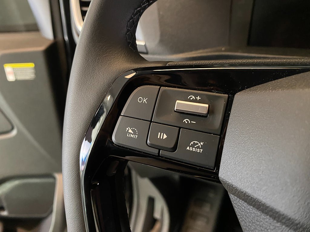 Vehicle Image 48