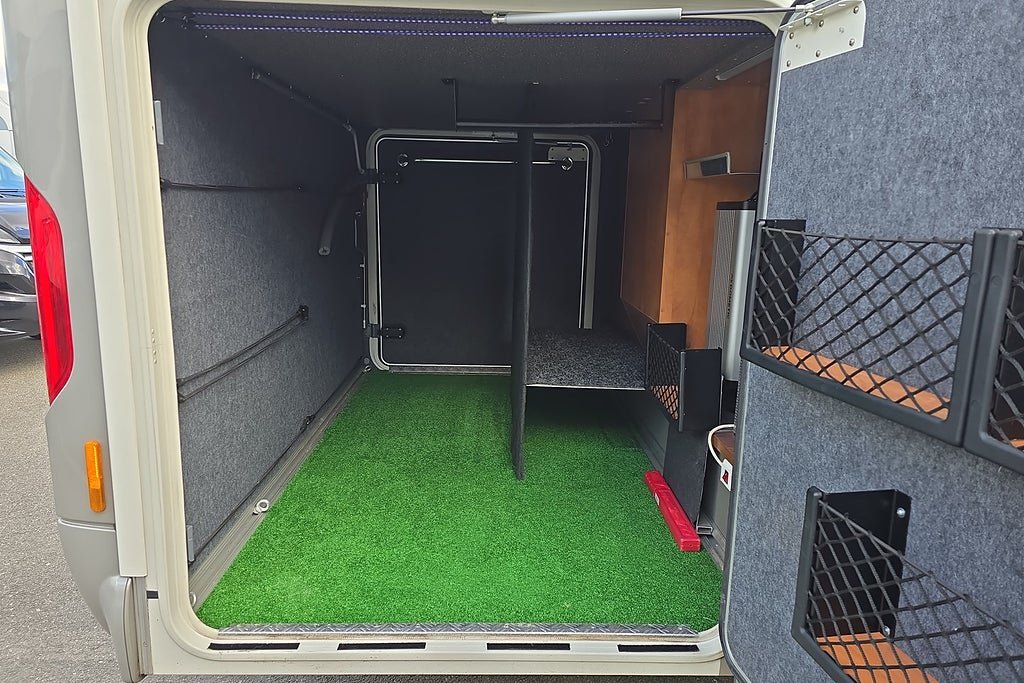 Vehicle Image 28