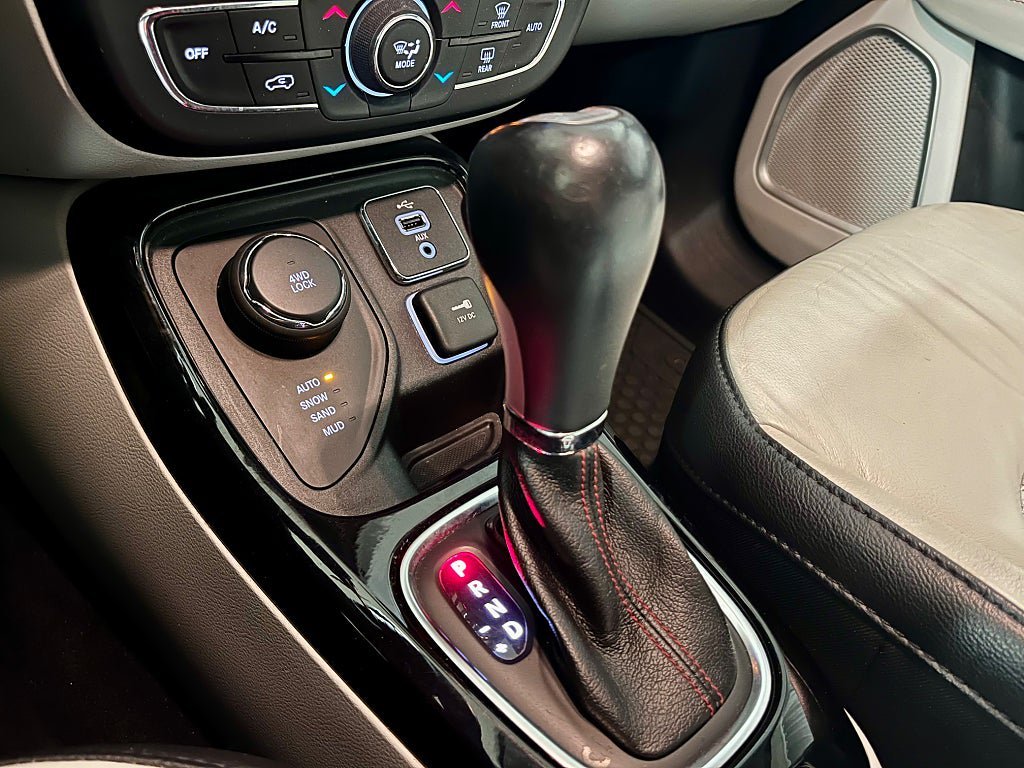 Vehicle Image 16