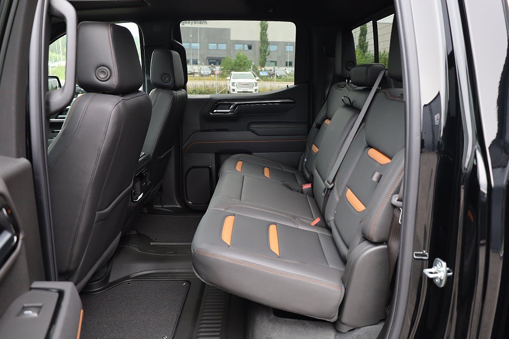 Vehicle Image 10