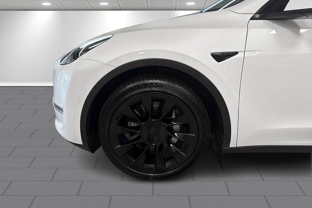 Vehicle Image 9