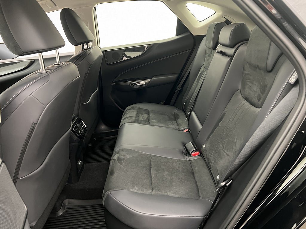 Vehicle Image 23