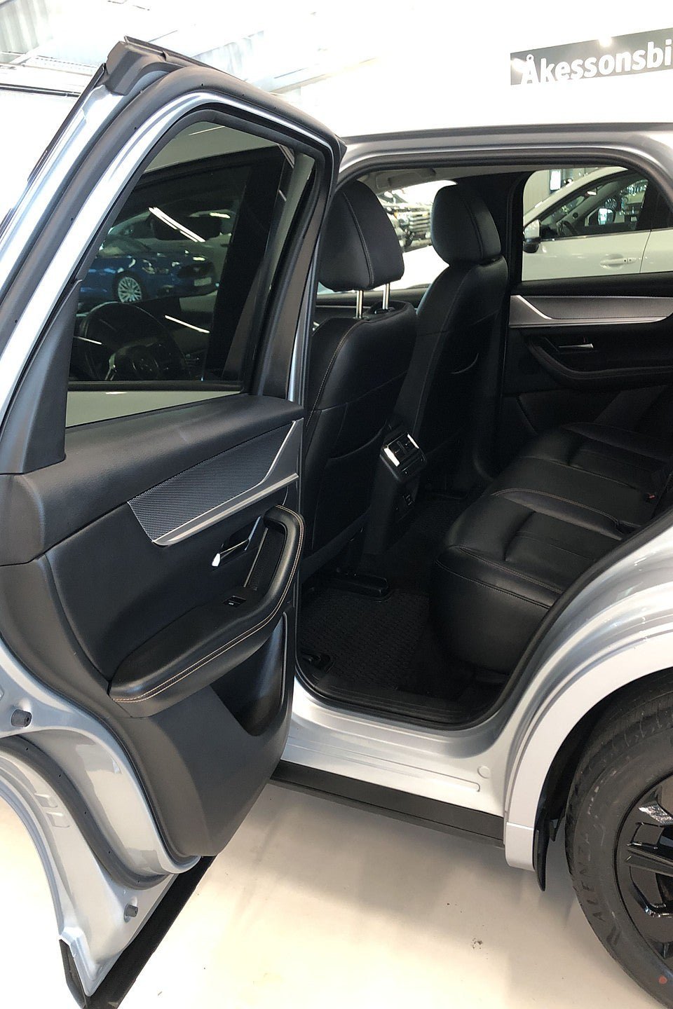 Vehicle Image 9