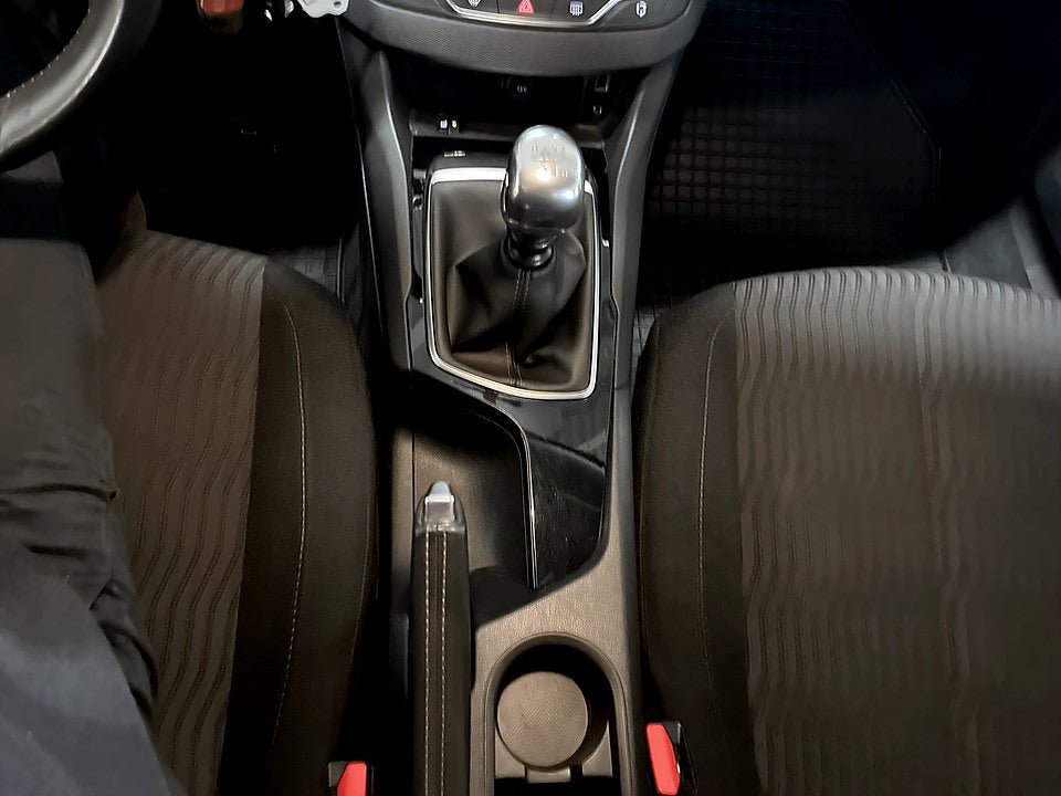 Vehicle Image 12