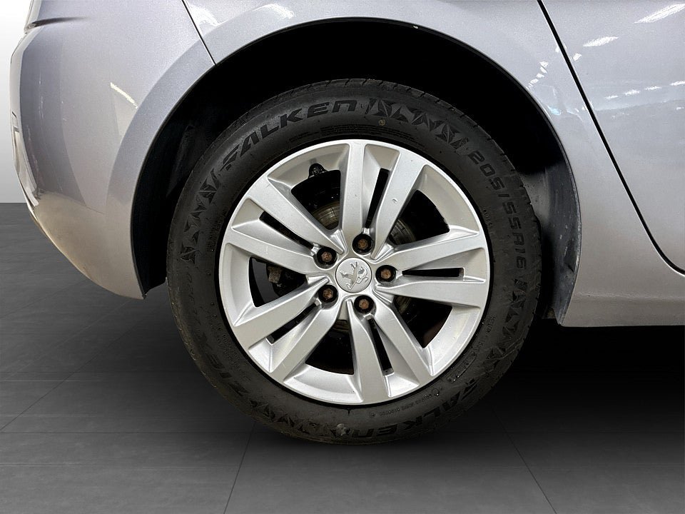 Vehicle Image 19