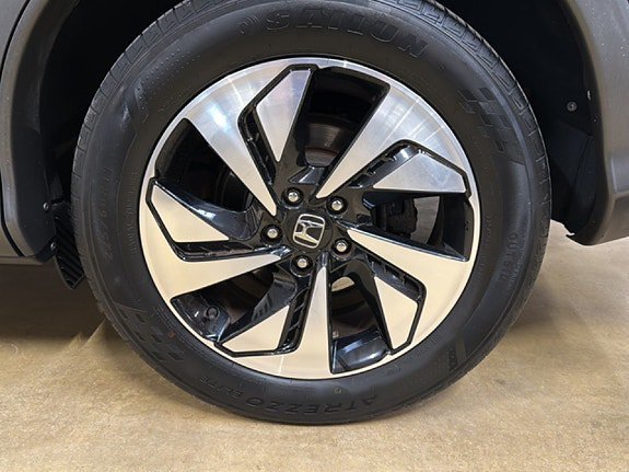 Vehicle Image 16