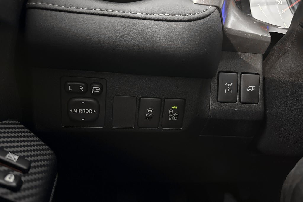 Vehicle Image 23