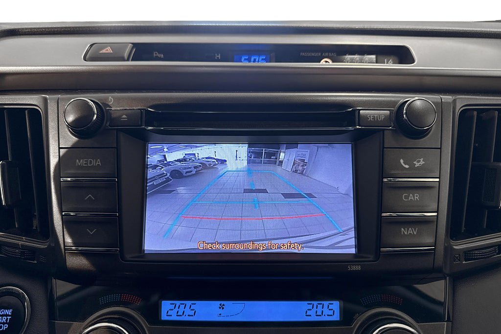 Vehicle Image 25