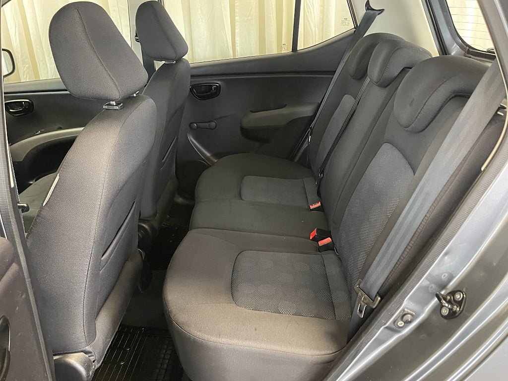 Vehicle Image 9