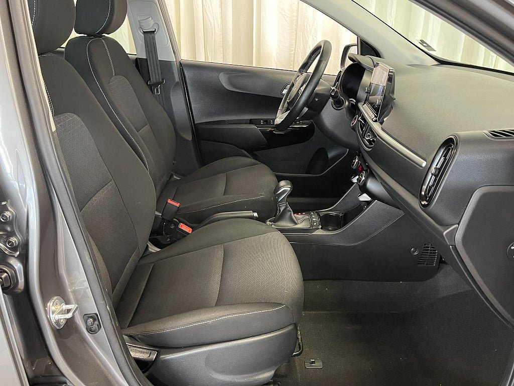 Vehicle Image 10