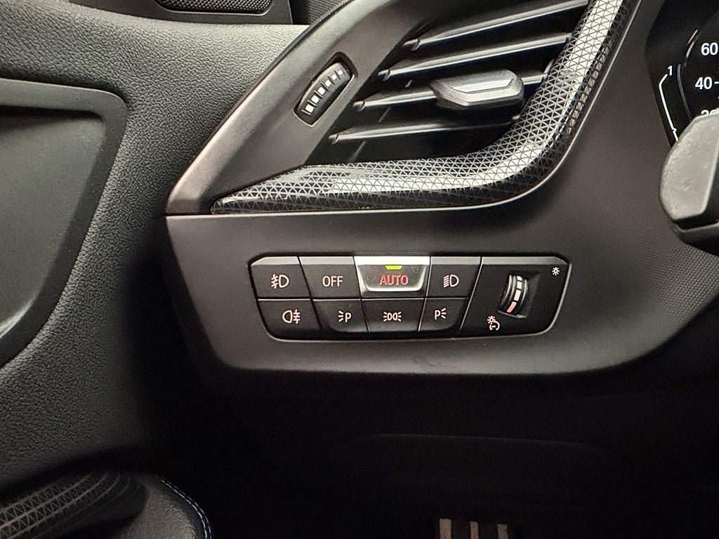 Vehicle Image 28