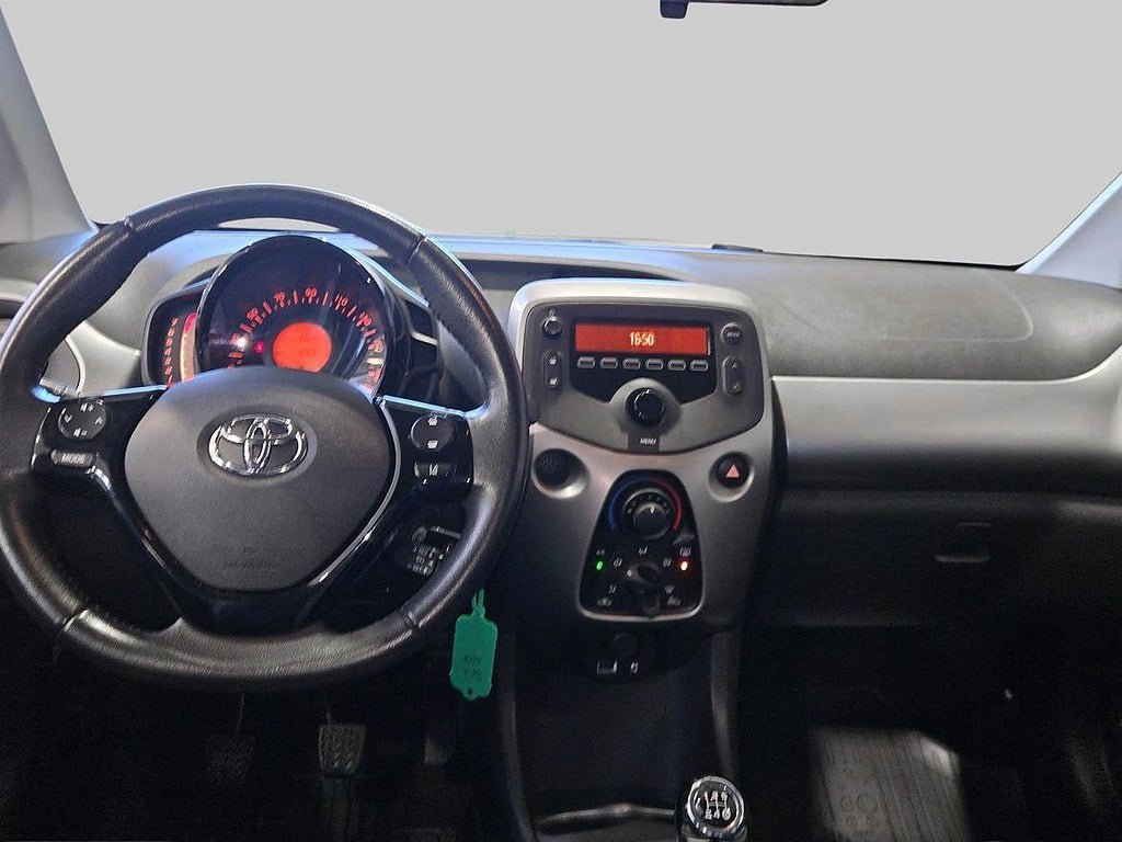 Vehicle Image 11