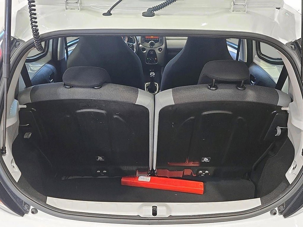 Vehicle Image 12