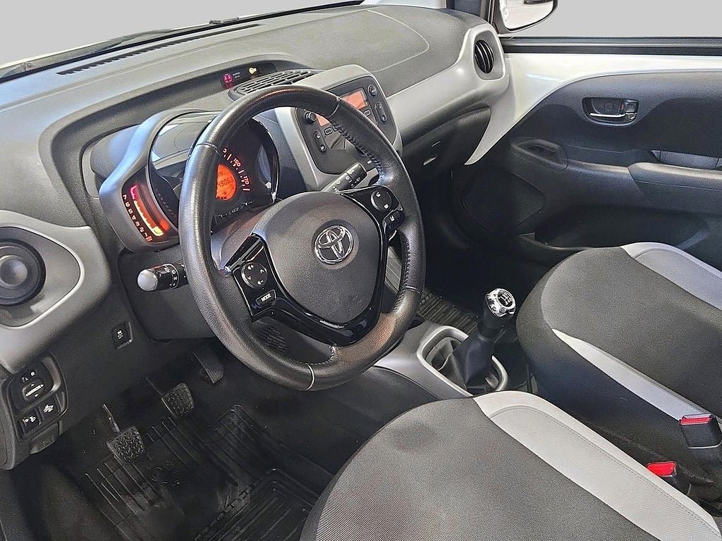 Vehicle Image 13