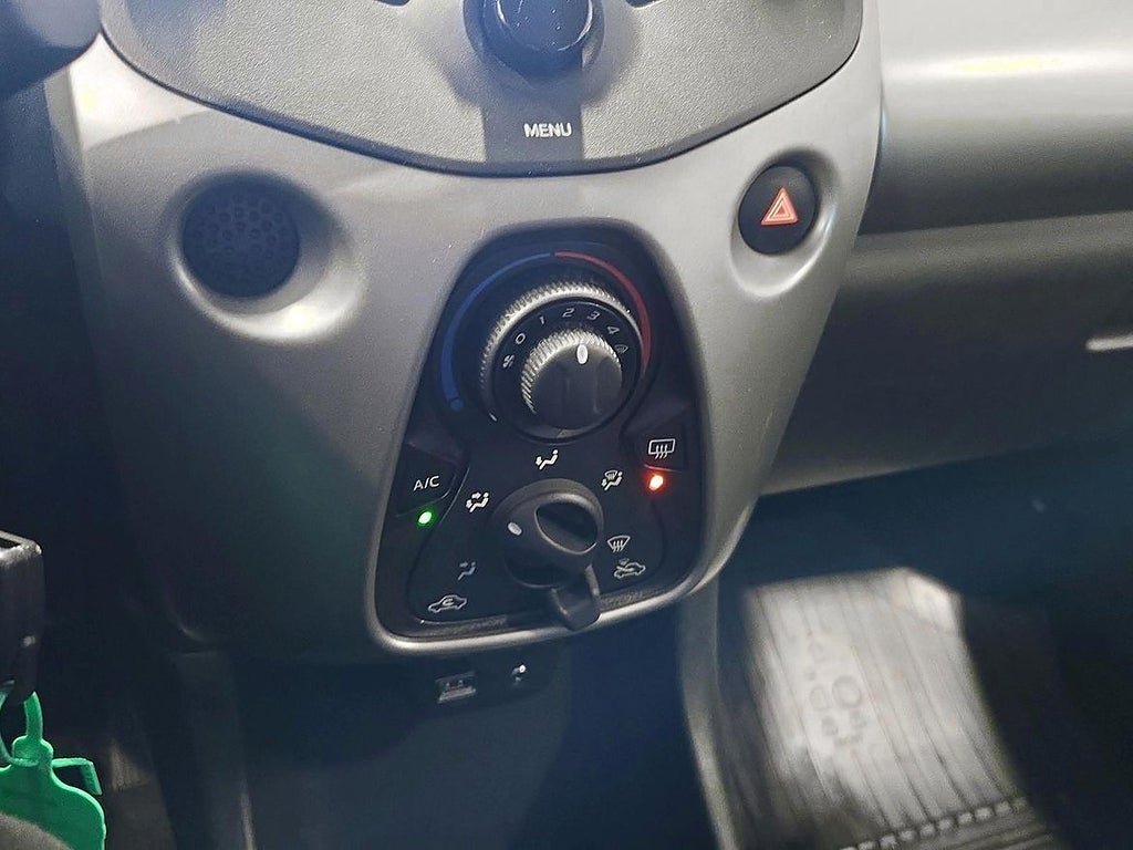 Vehicle Image 16