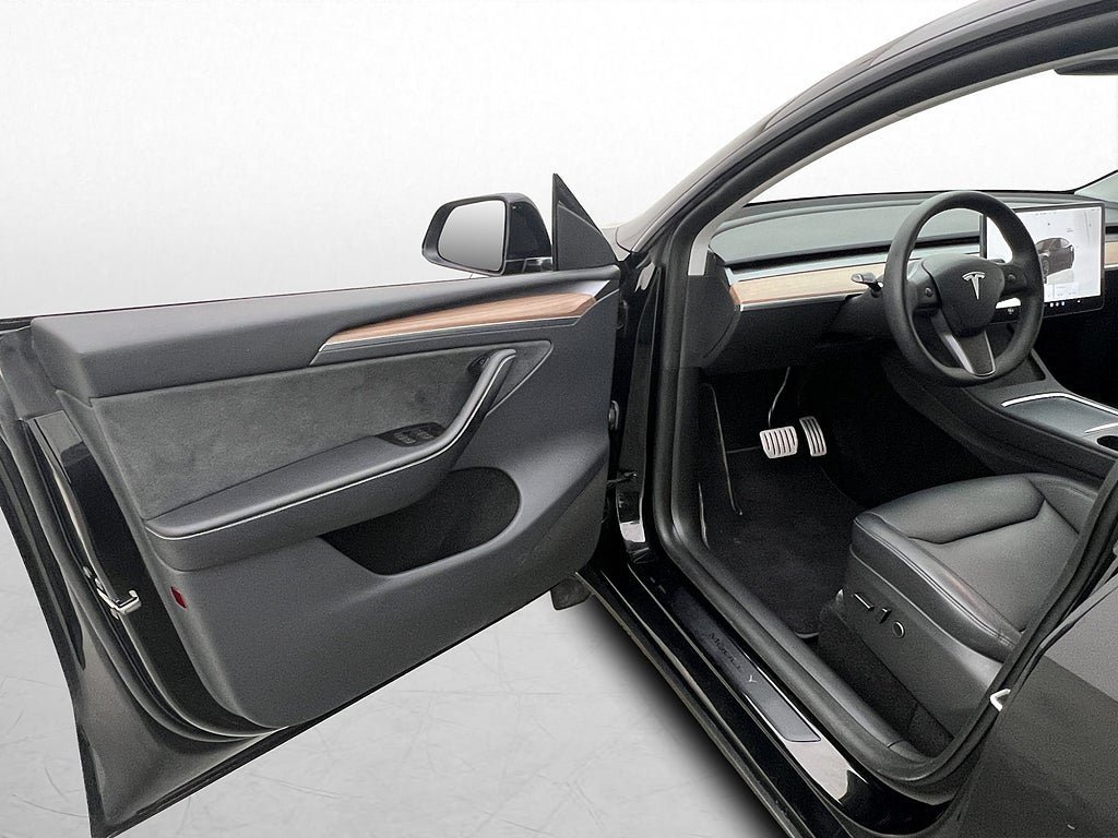 Vehicle Image 11