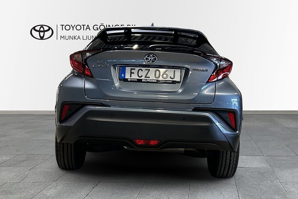 Vehicle Image 5