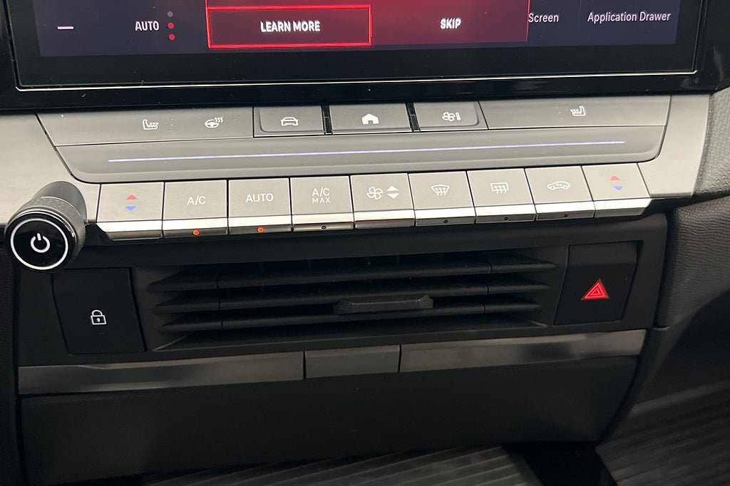 Vehicle Image 25