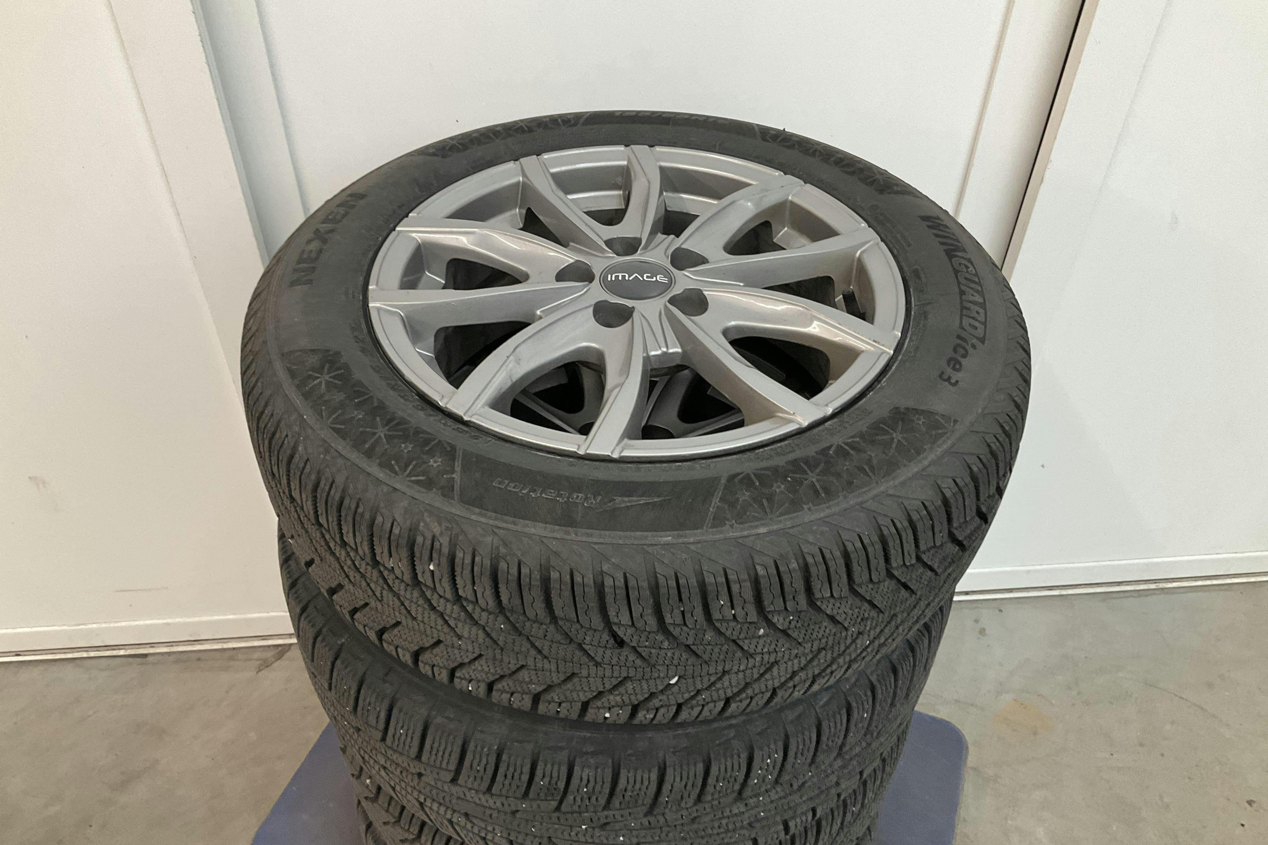 Vehicle Image 11