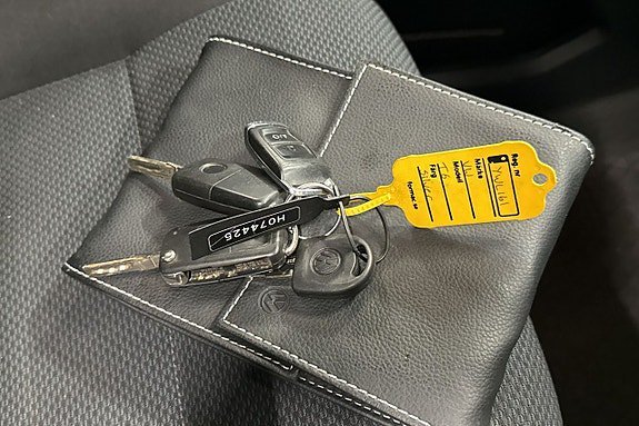 Vehicle Image 23