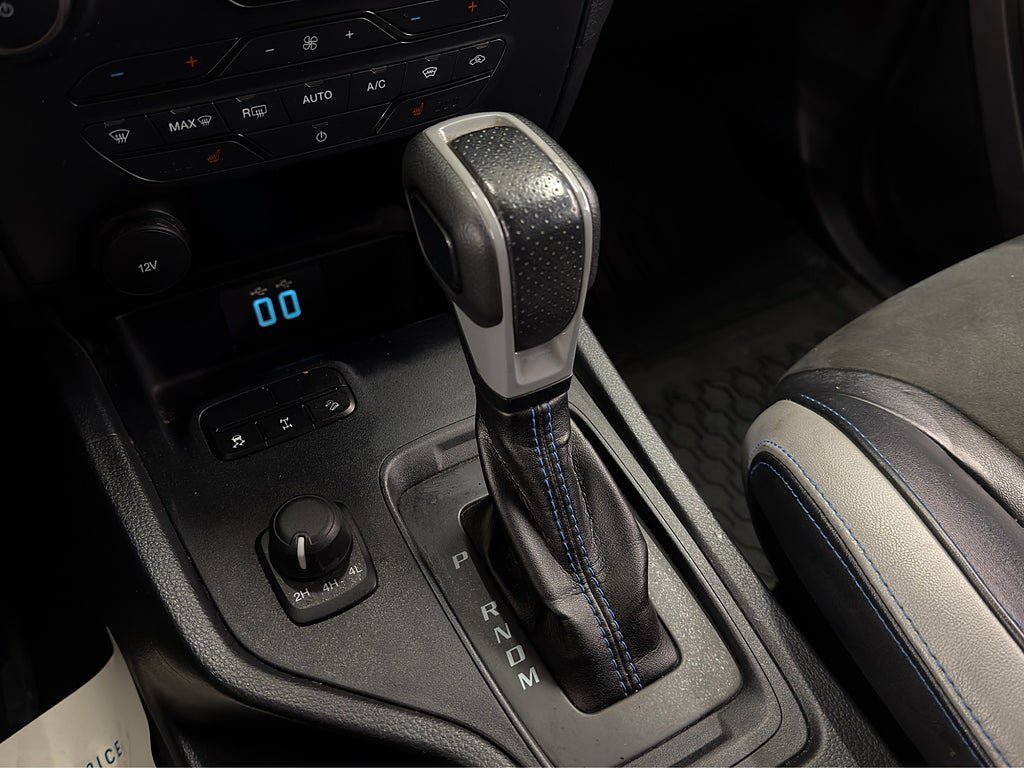 Vehicle Image 28
