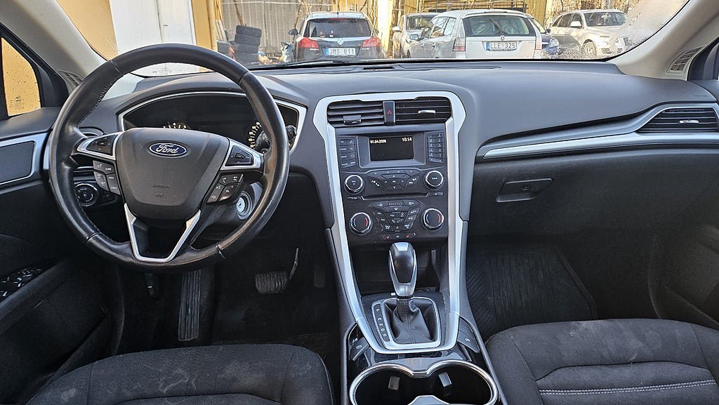 Vehicle Image 6