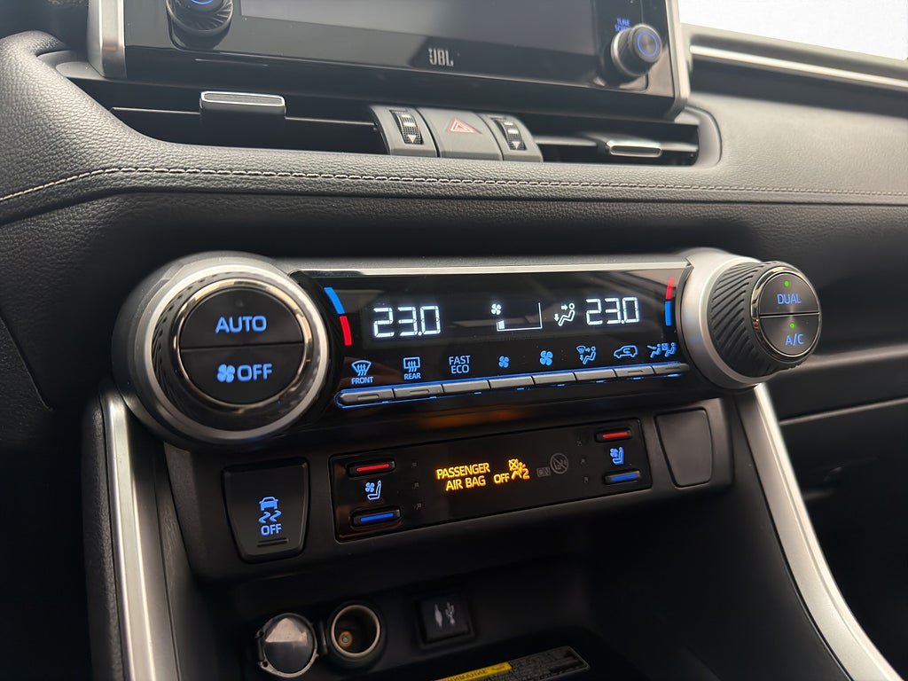 Vehicle Image 26