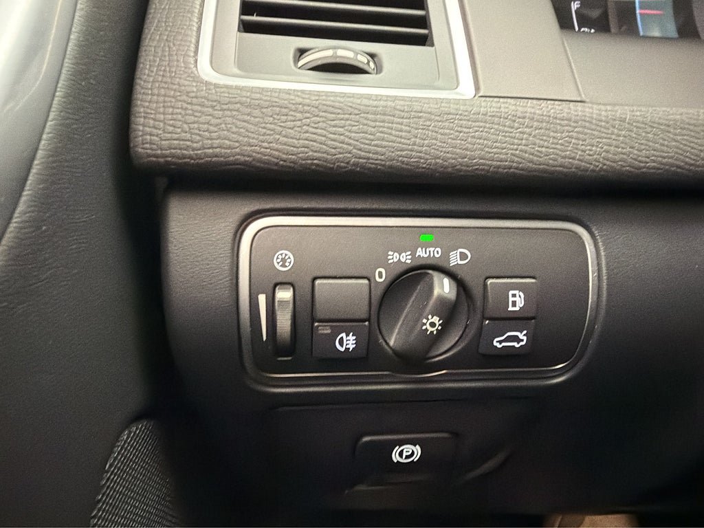 Vehicle Image 32