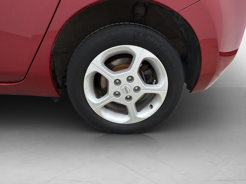 Vehicle Image 32