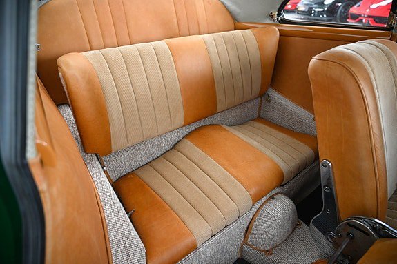 Vehicle Image 36