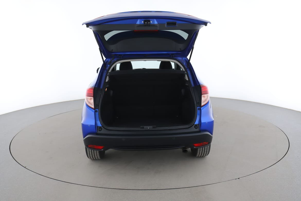 Vehicle Image 16