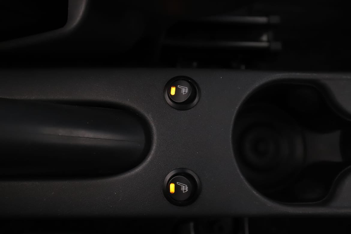 Vehicle Image 25