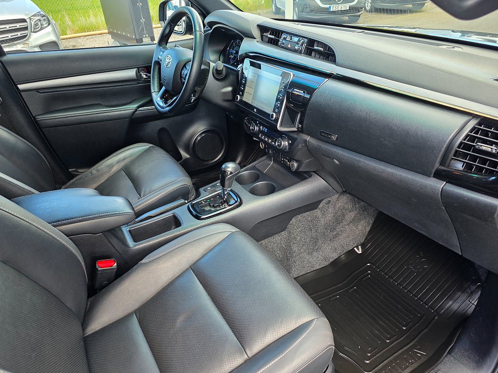 Vehicle Image 16
