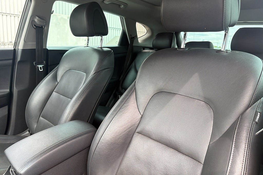 Vehicle Image 16