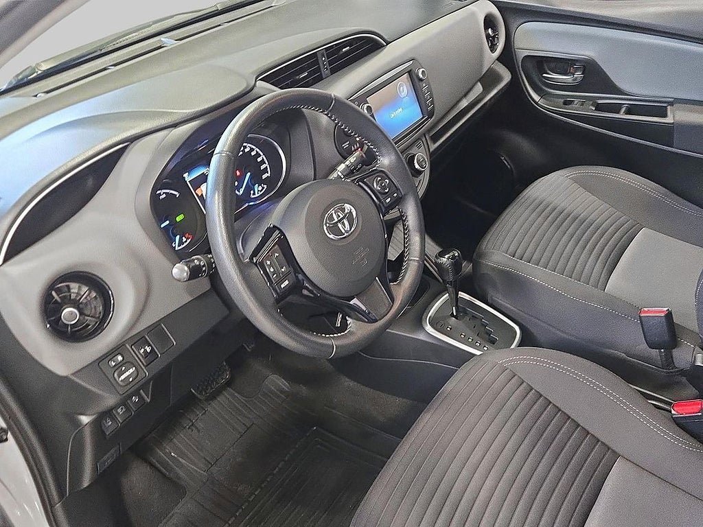 Vehicle Image 13