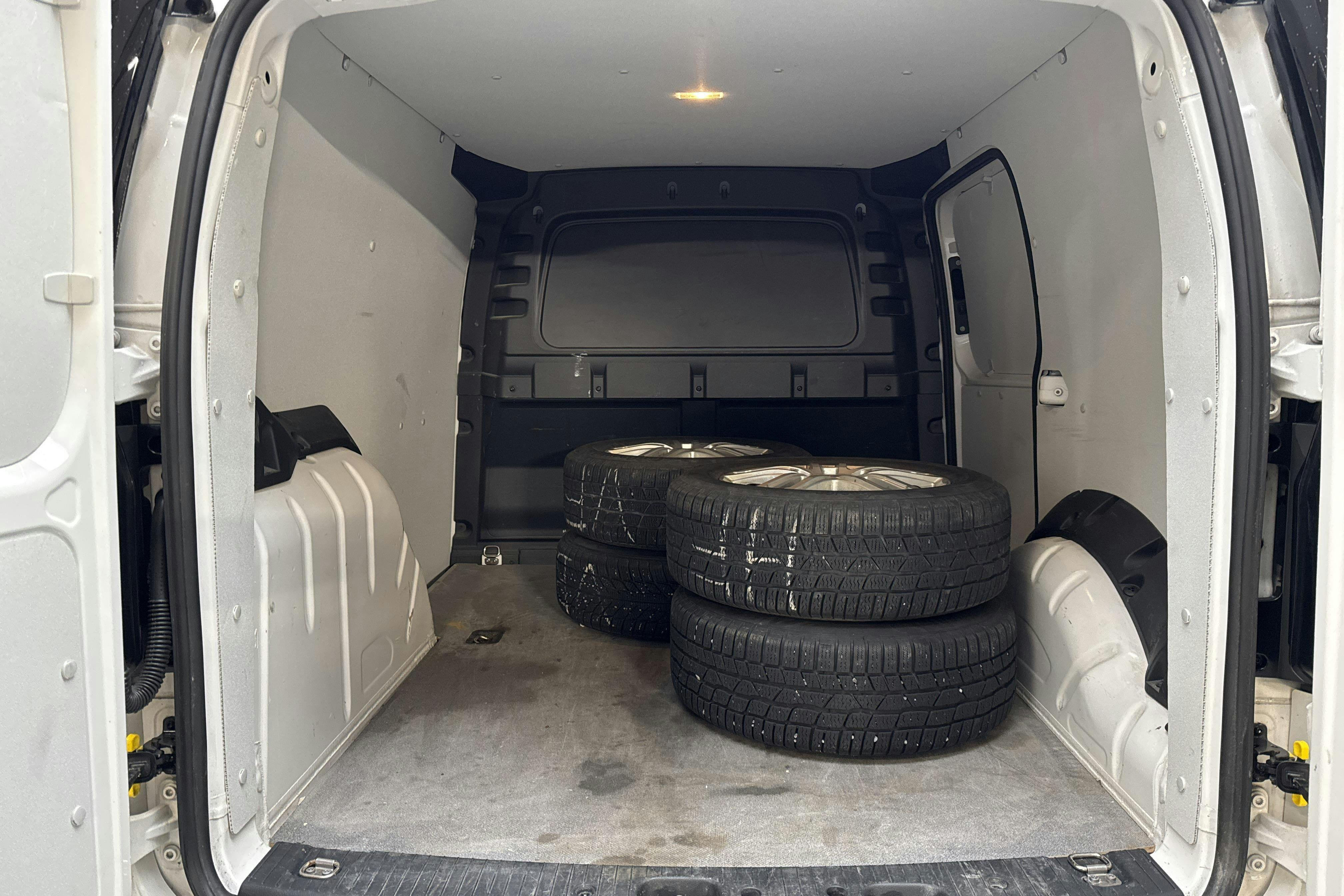 Vehicle Image 8