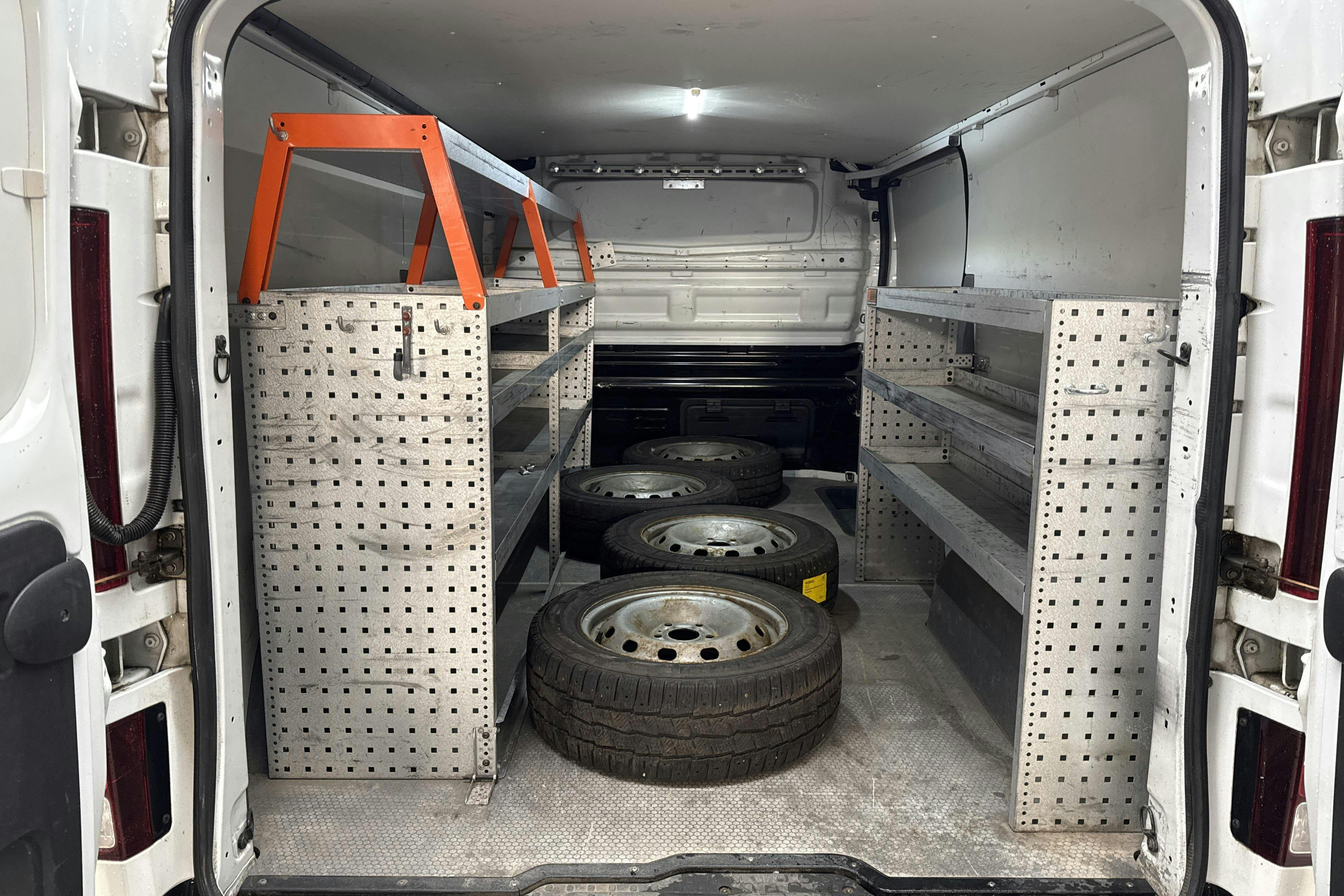 Vehicle Image 8