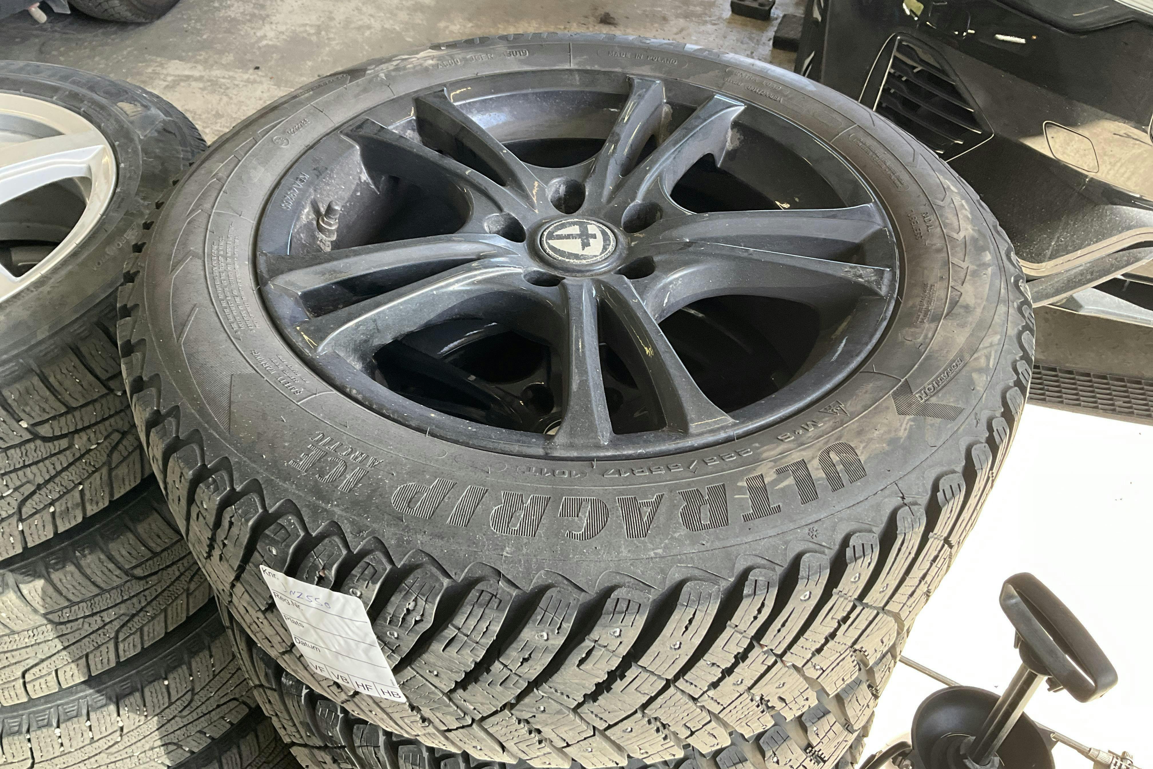 Vehicle Image 11