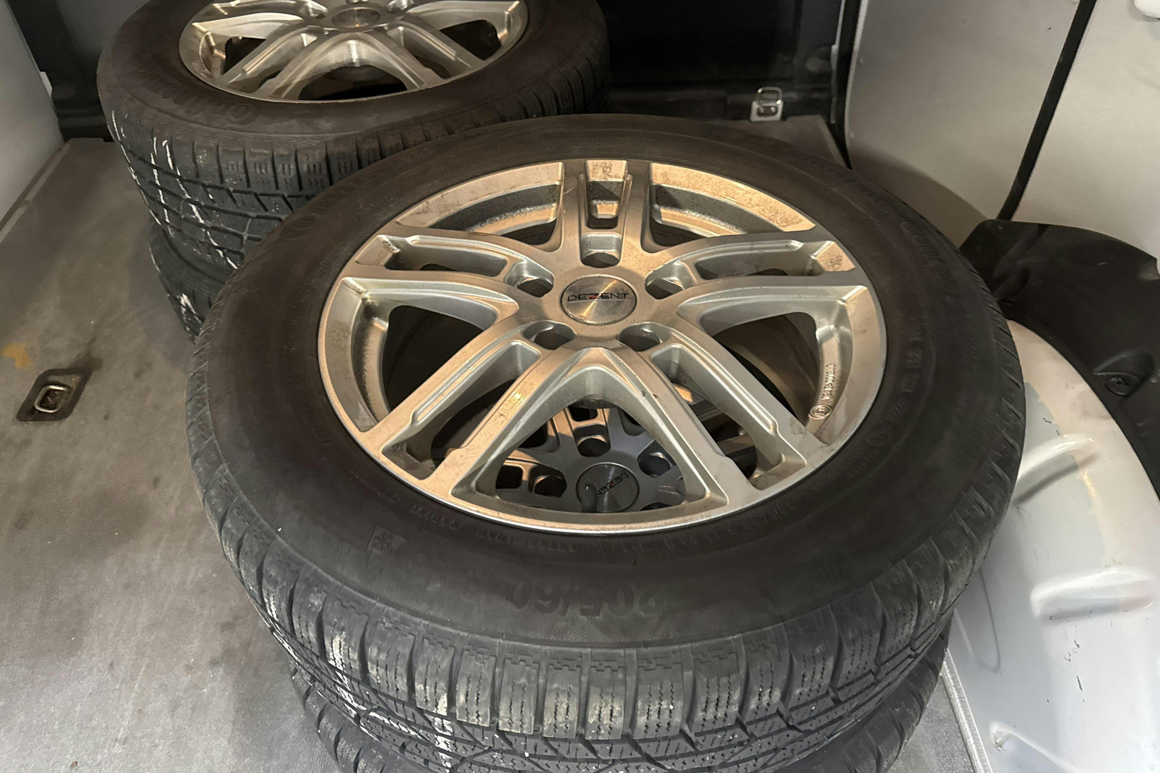 Vehicle Image 12