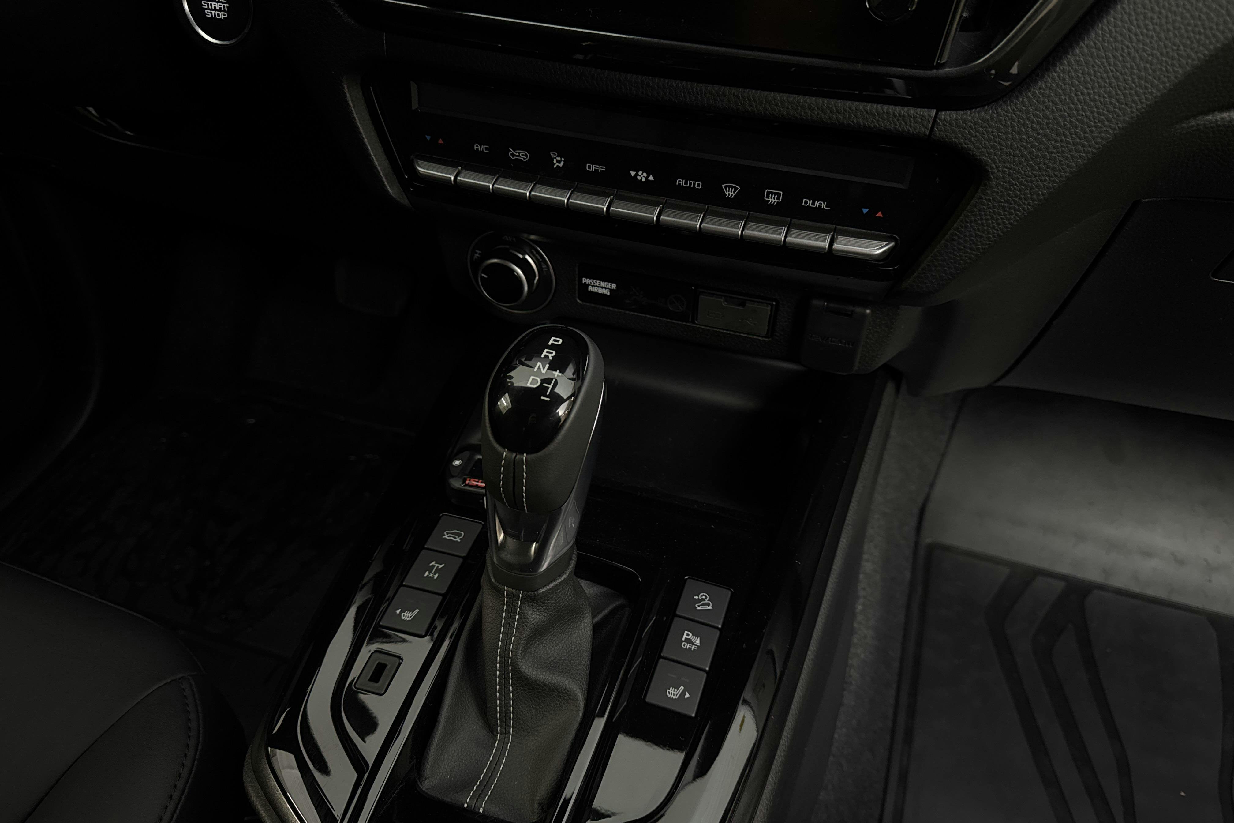 Vehicle Image 12