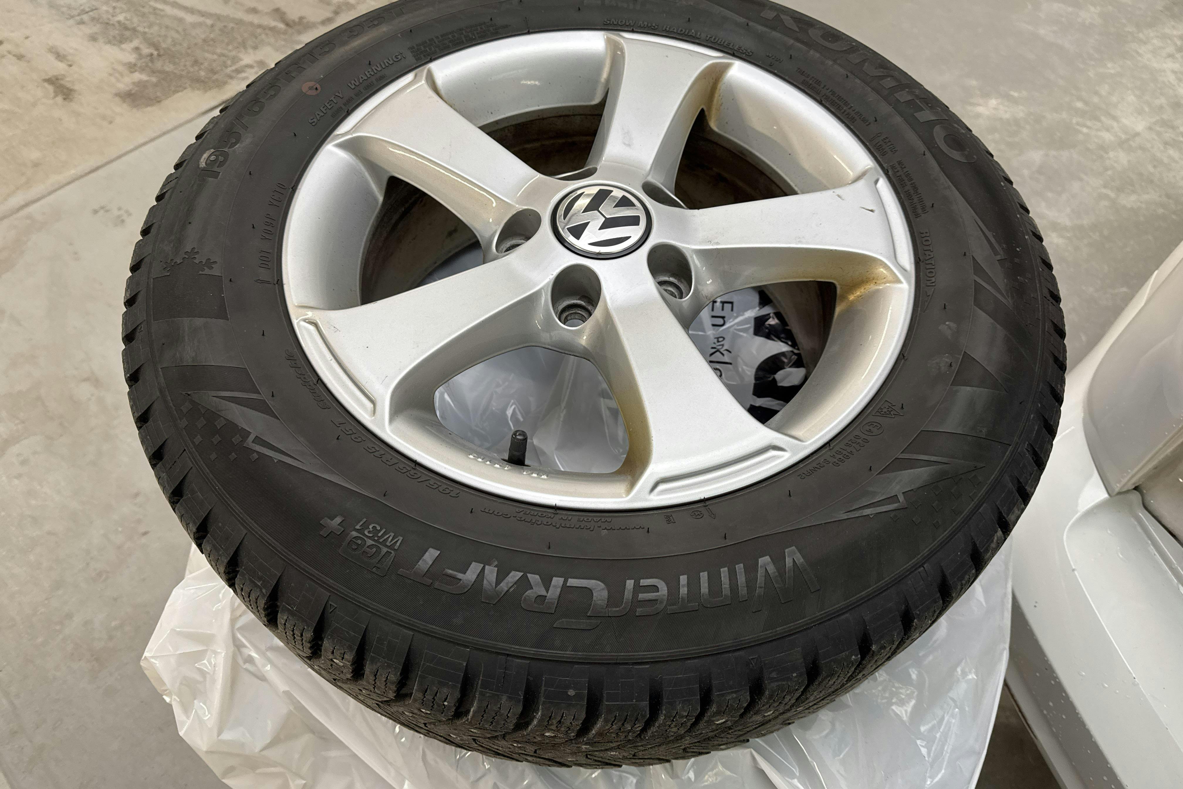 Vehicle Image 12