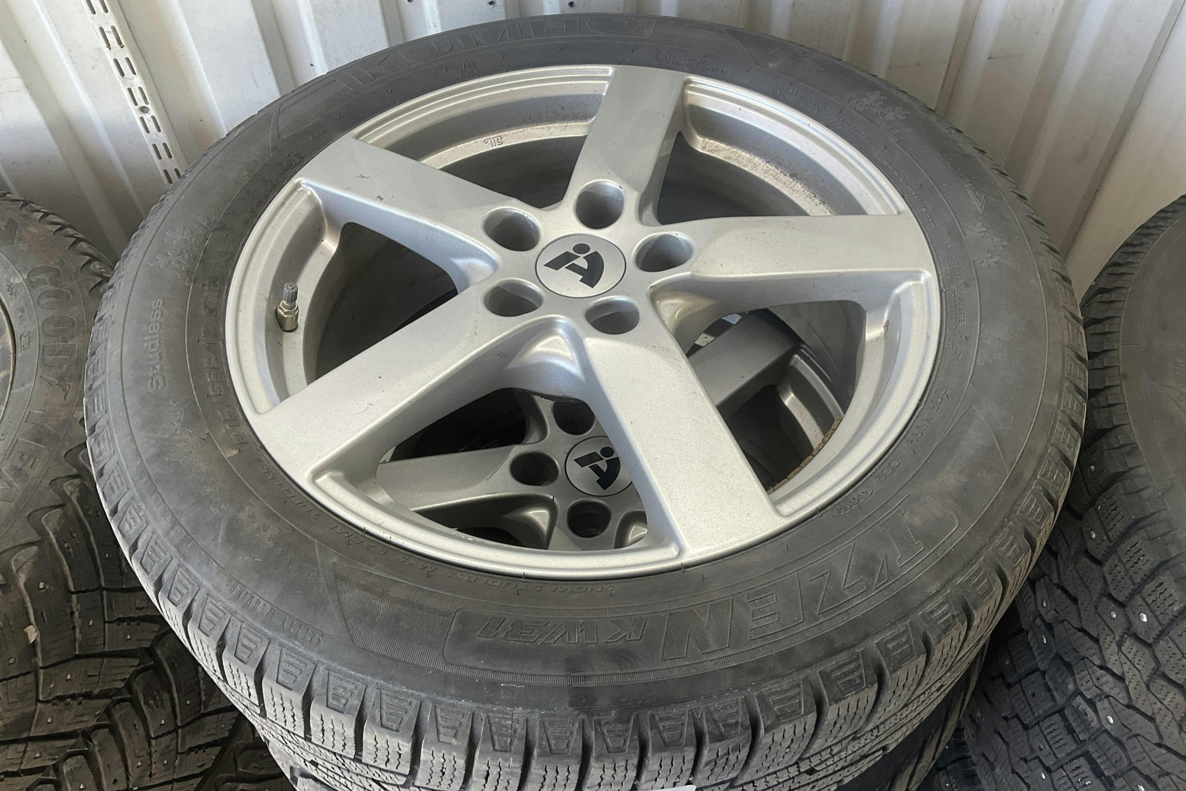 Vehicle Image 15