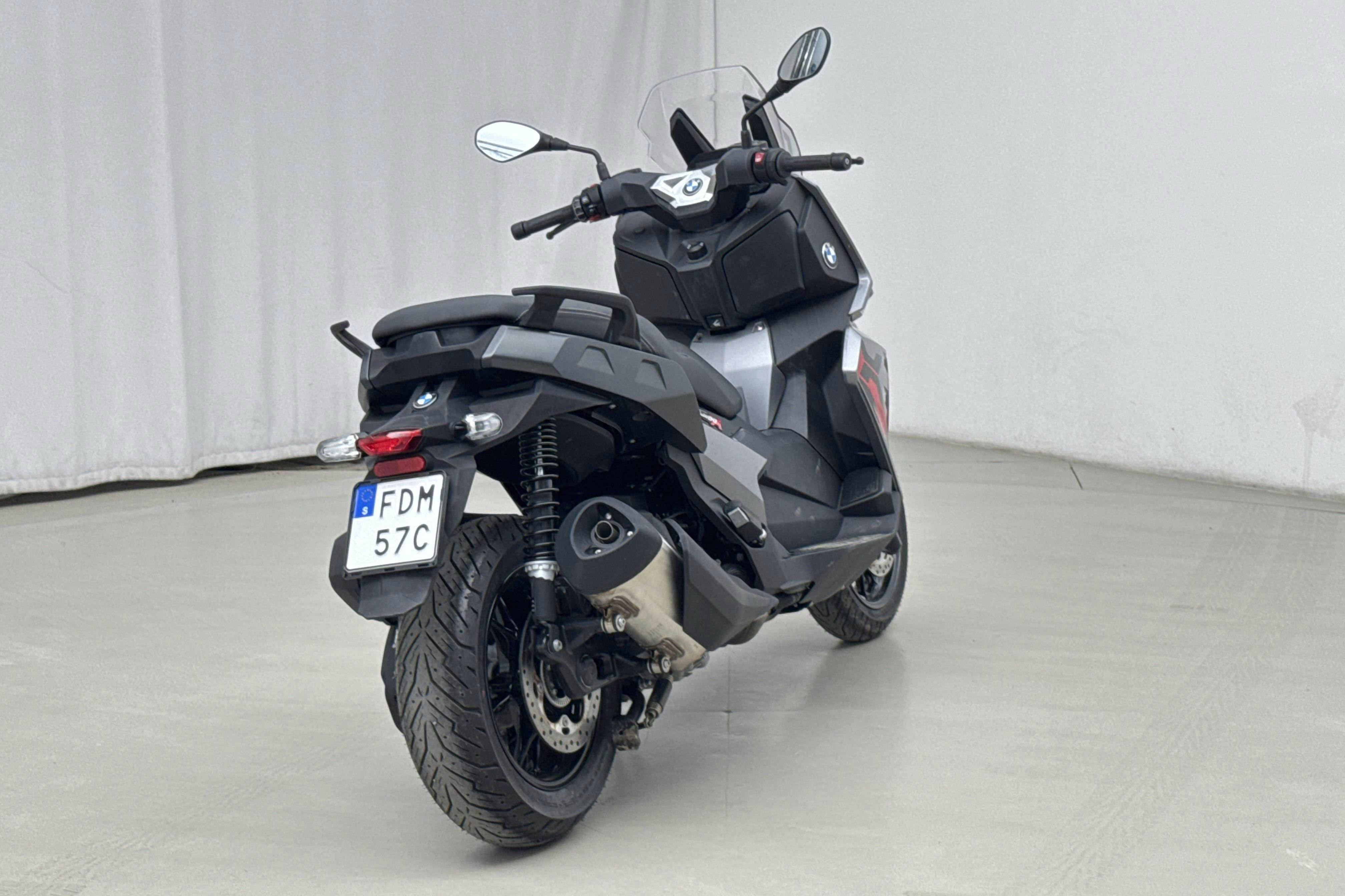 Vehicle Image 7