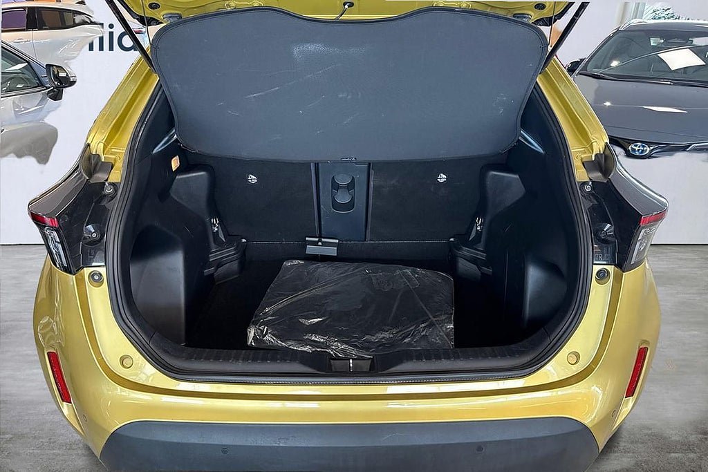 Vehicle Image 12
