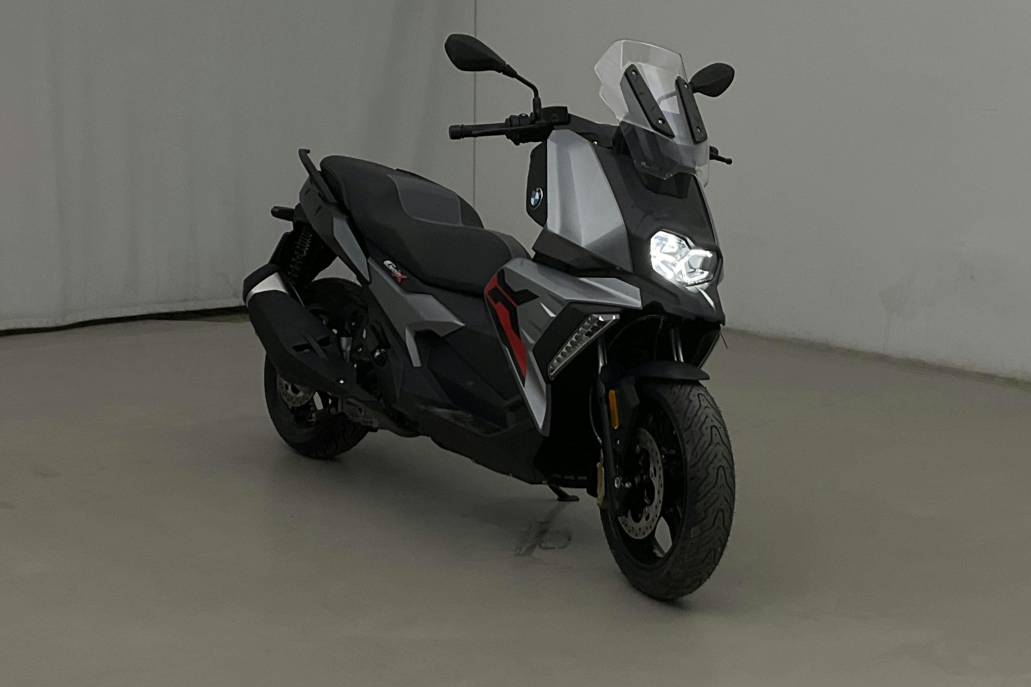 Vehicle Image 9