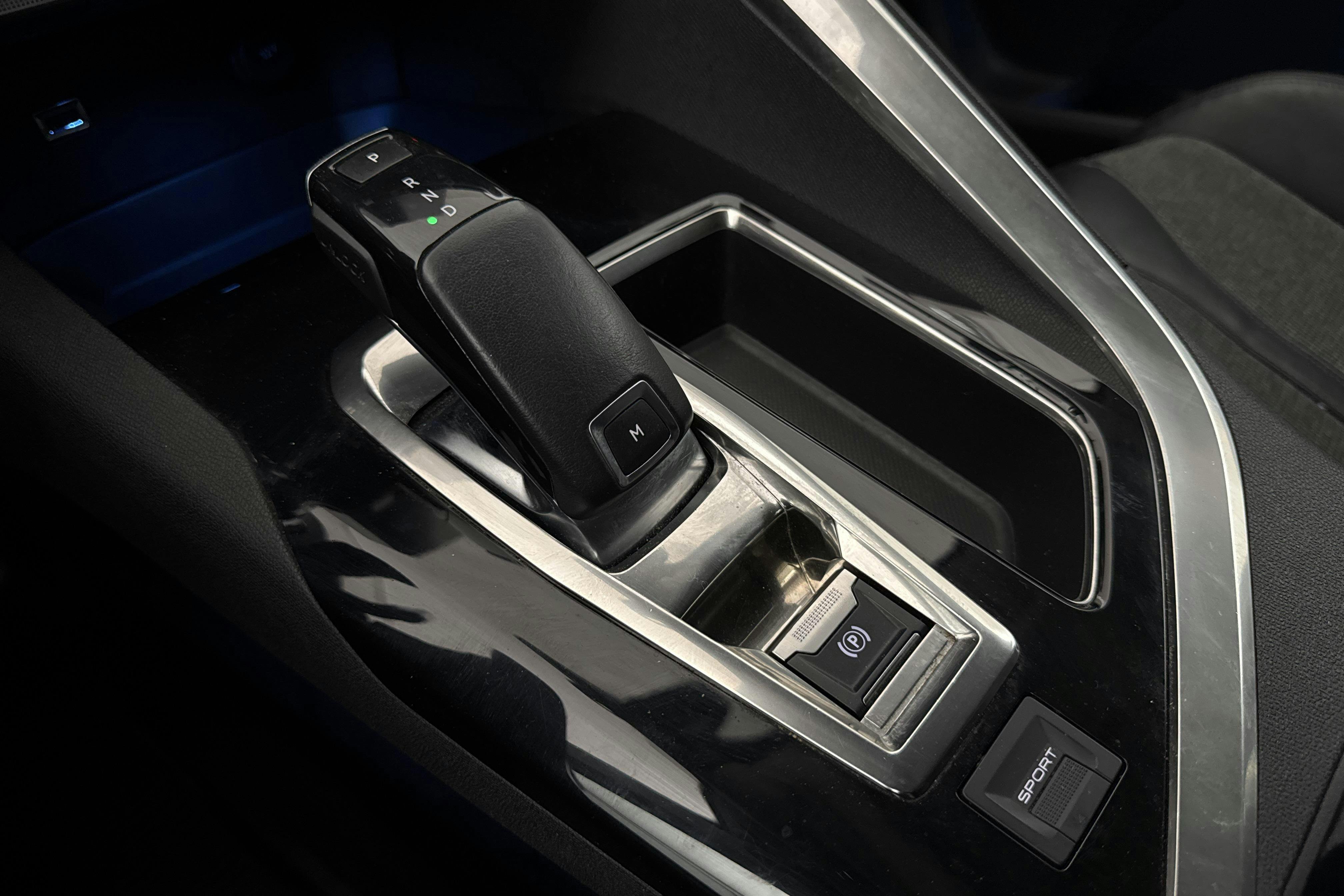 Vehicle Image 12