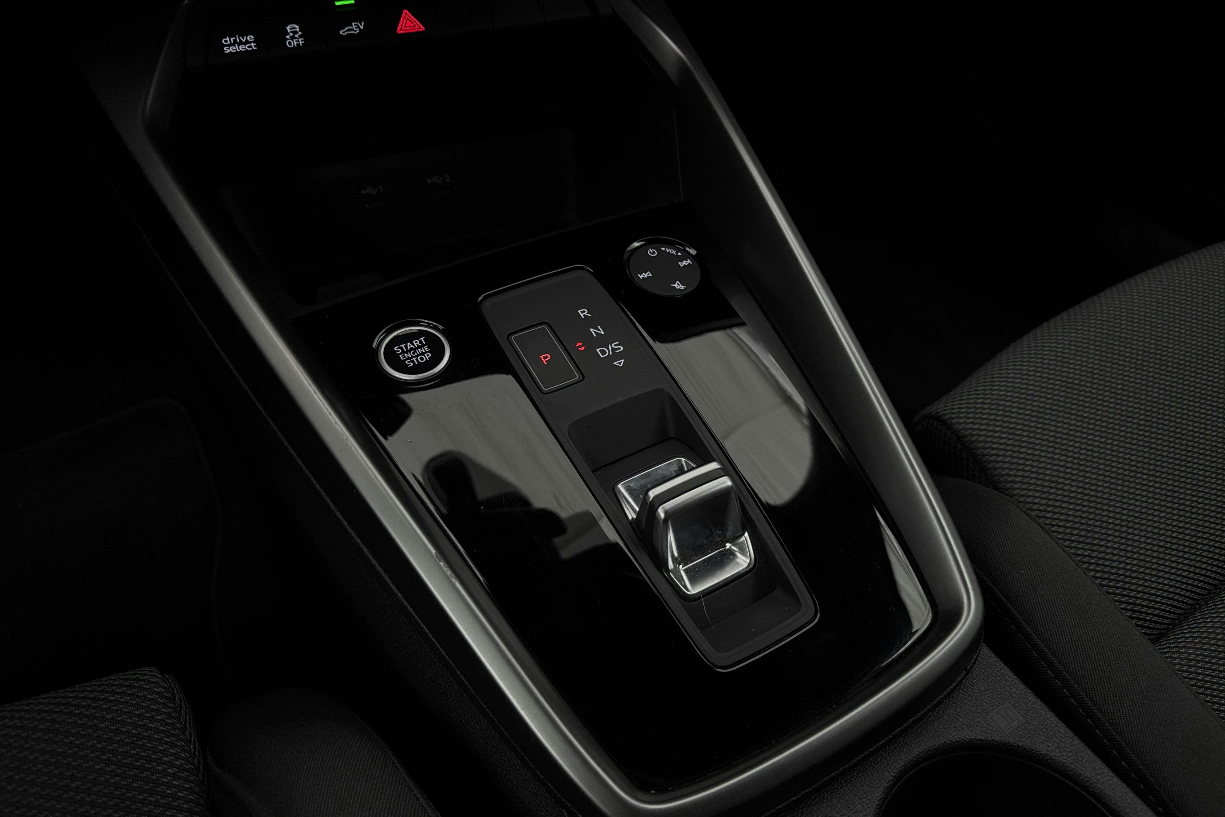 Vehicle Image 15