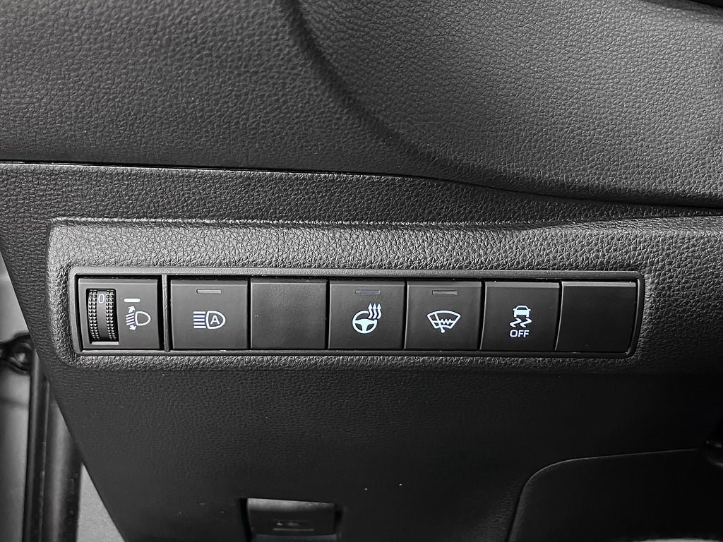 Vehicle Image 25
