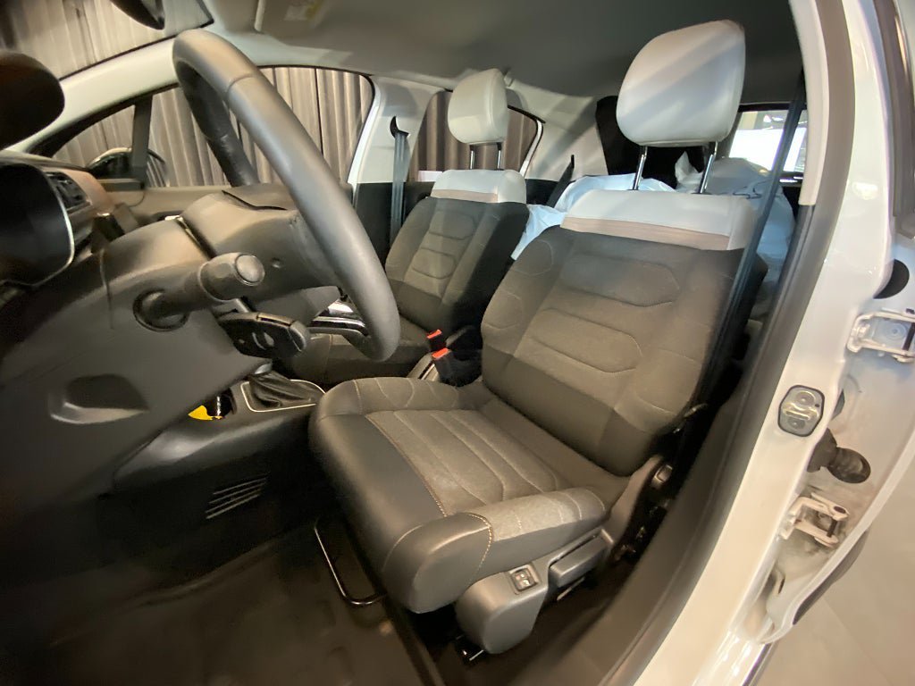 Vehicle Image 18