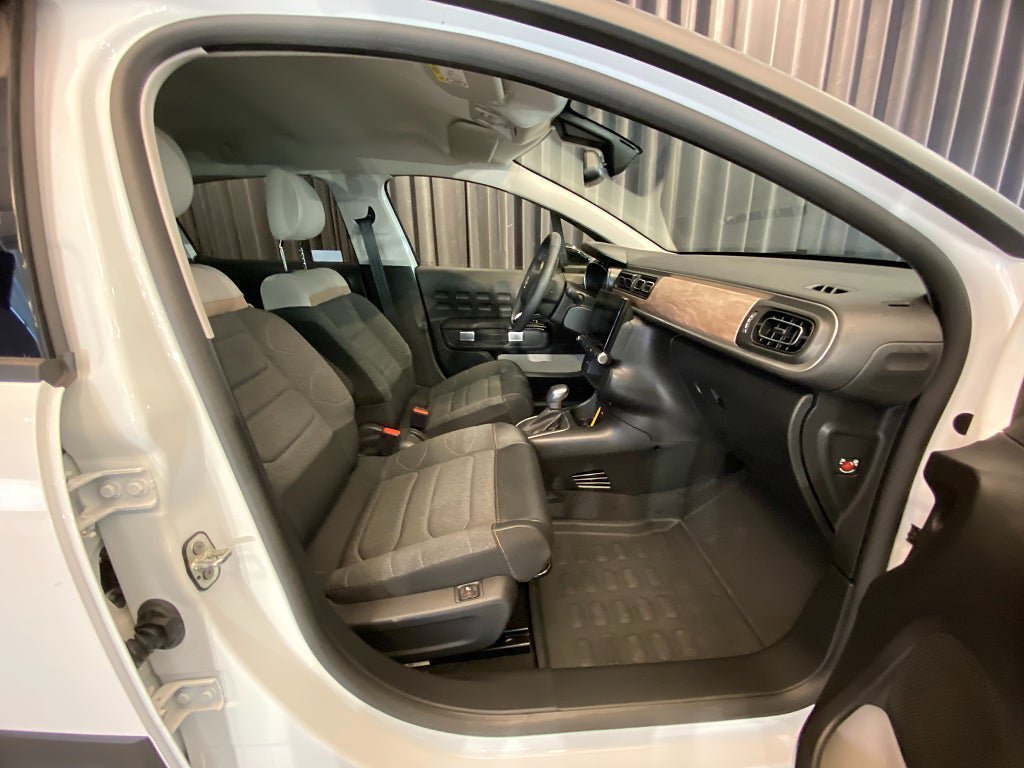 Vehicle Image 21